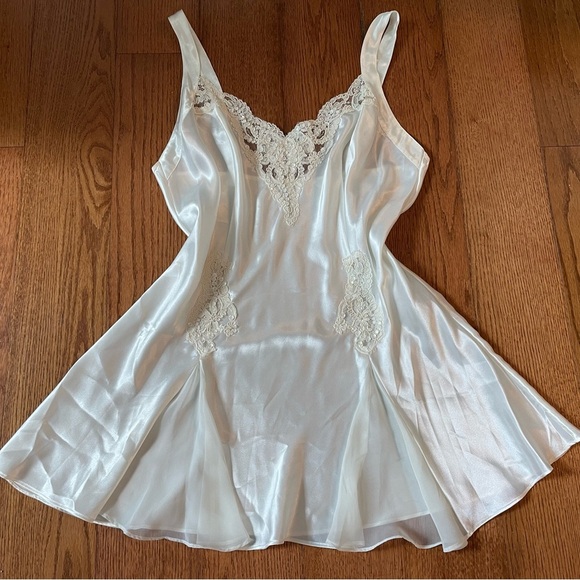 NWT Vintage 90s Victorias Secret White Flutter Hem Mini Slip Dress Large Bridal - Picture 1 of 8